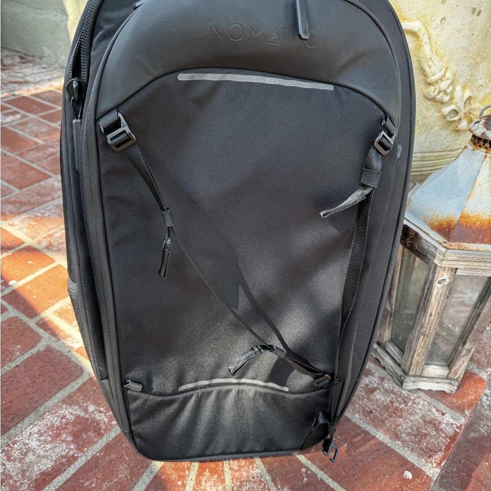 Nomatic Navigator Series 32L Backpack